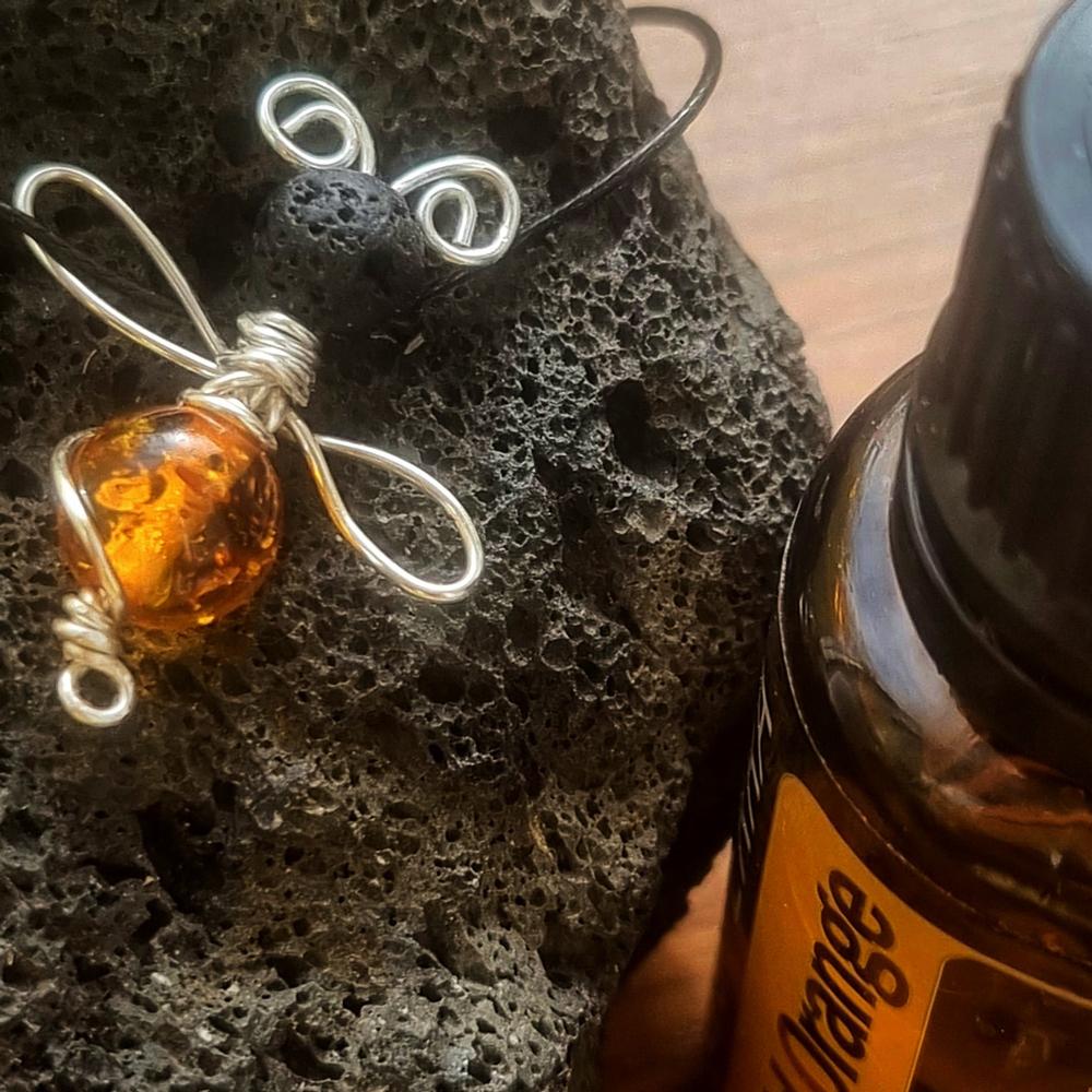 Pandantiv Albinuta Lava Vulcanica Aromat cu Parfum de Flori 100% Natural din Uleiuri Esentiale